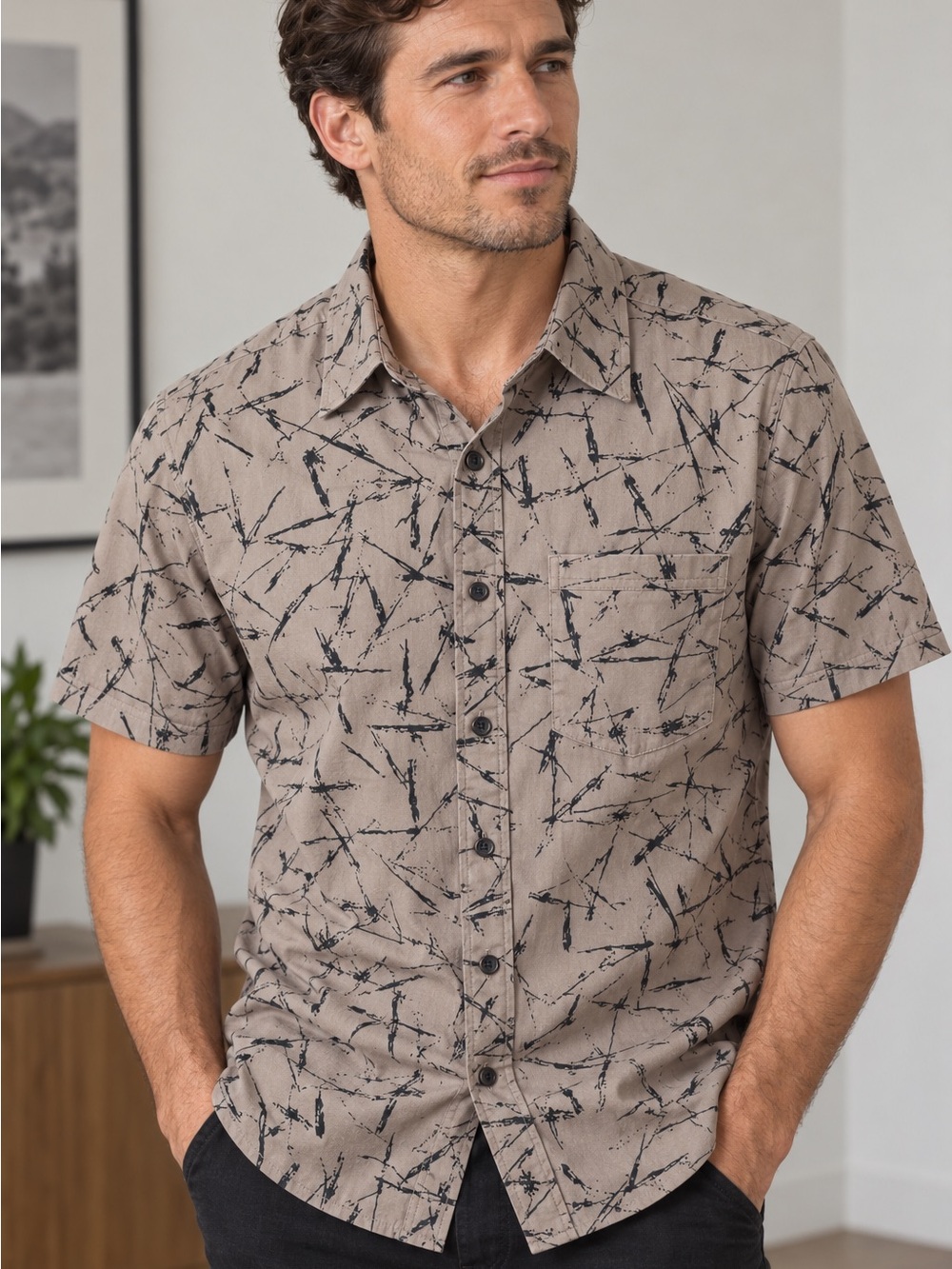 Short-Sleeve Printed Shirt in Taupe